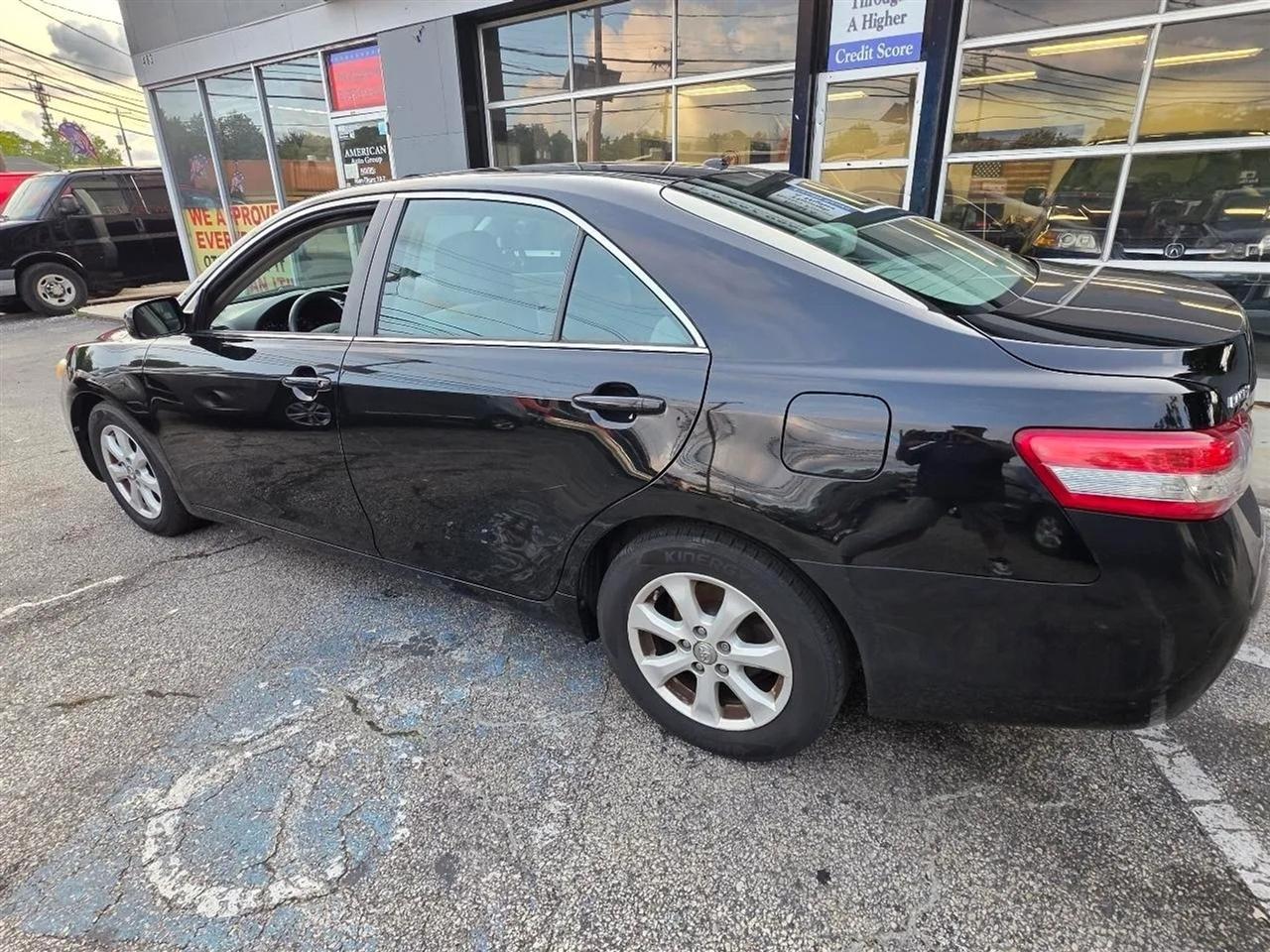 Toyota Camry LE 6-Spd AT 2011