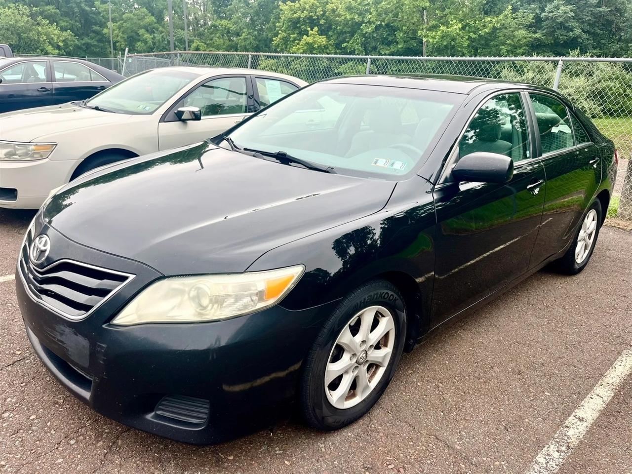 Toyota Camry LE 6-Spd AT 2011