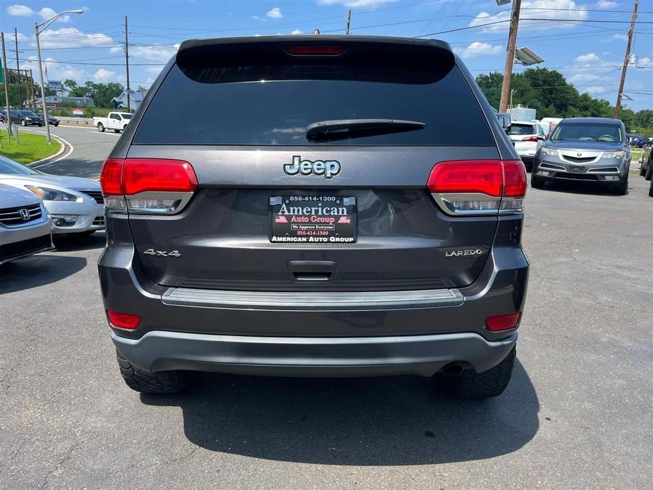 Jeep Grand Cherokee Laredo 4WD 2015