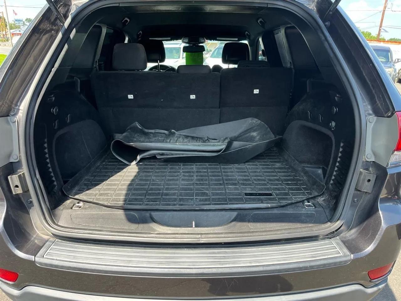 Jeep Grand Cherokee Laredo 4WD 2015