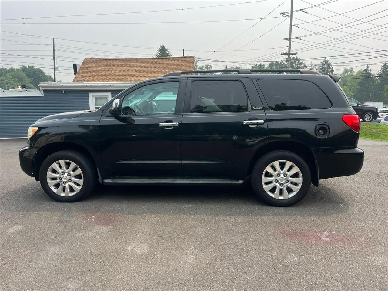 Toyota Sequoia Plantium 4WD 2011