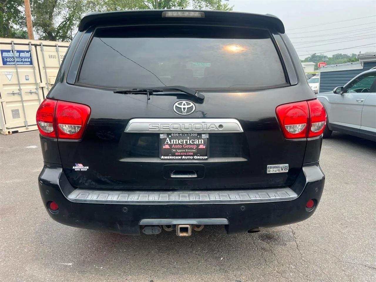 Toyota Sequoia Plantium 4WD 2011