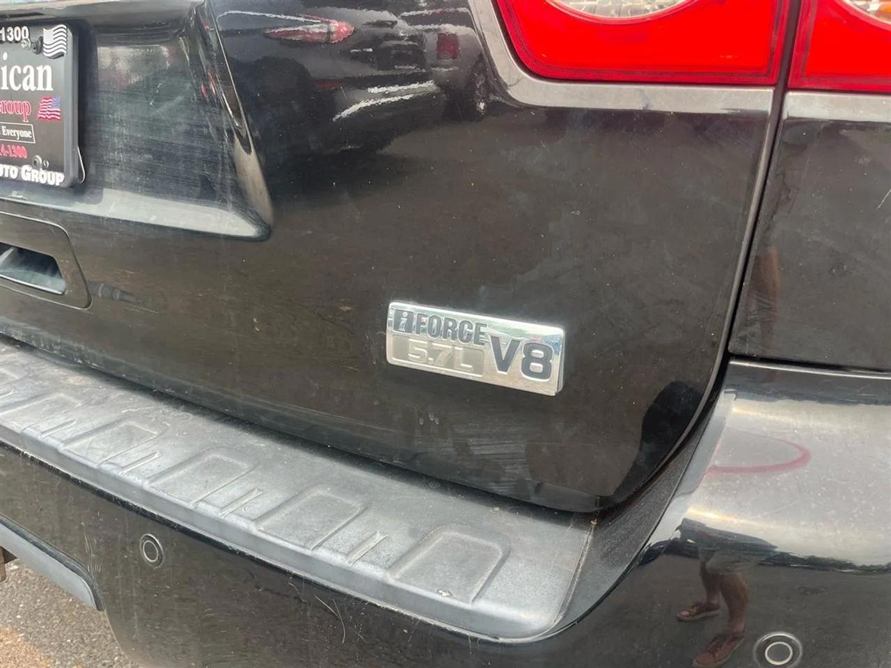 Toyota Sequoia Plantium 4WD 2011
