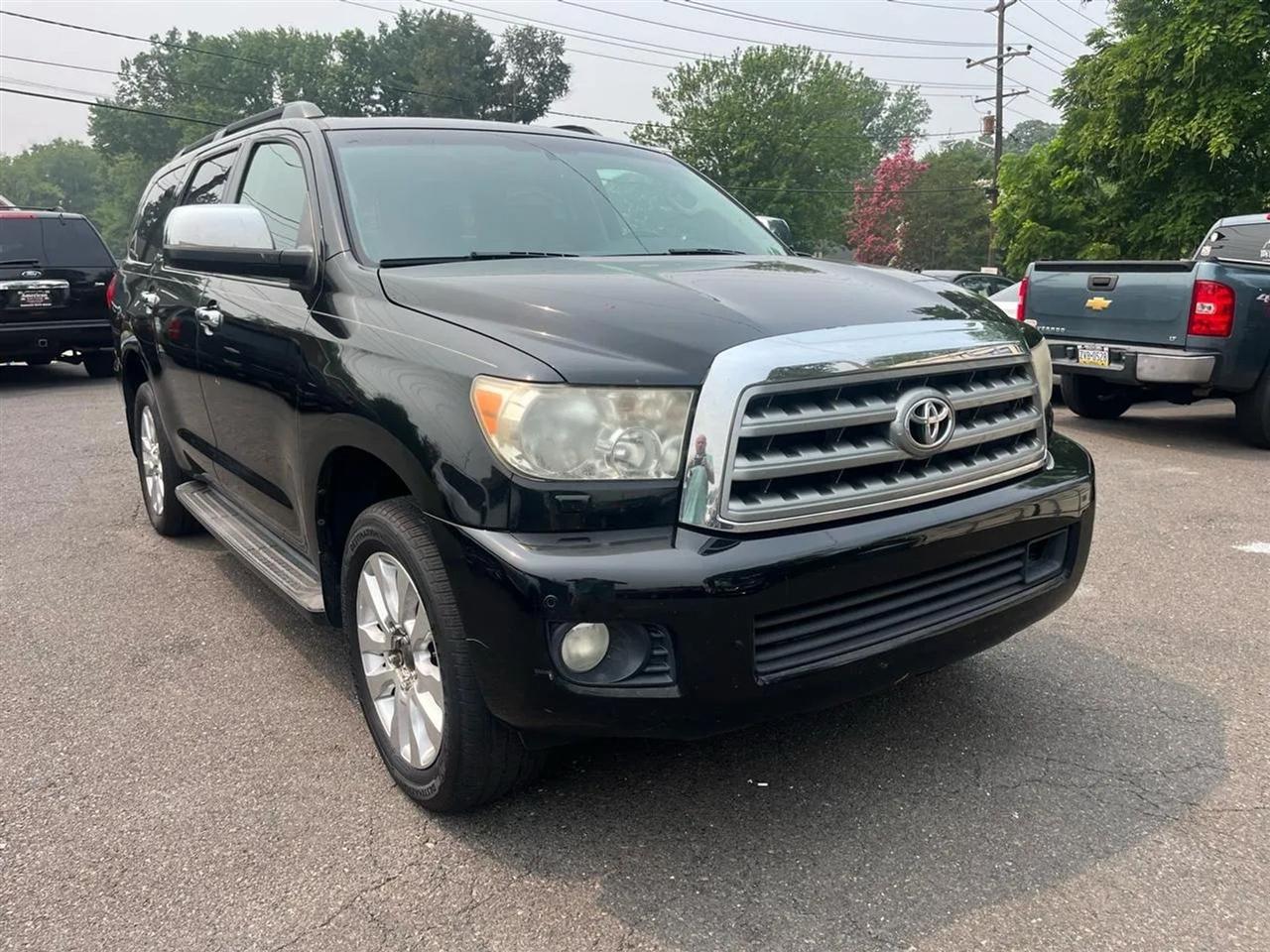 Toyota Sequoia Plantium 4WD 2011
