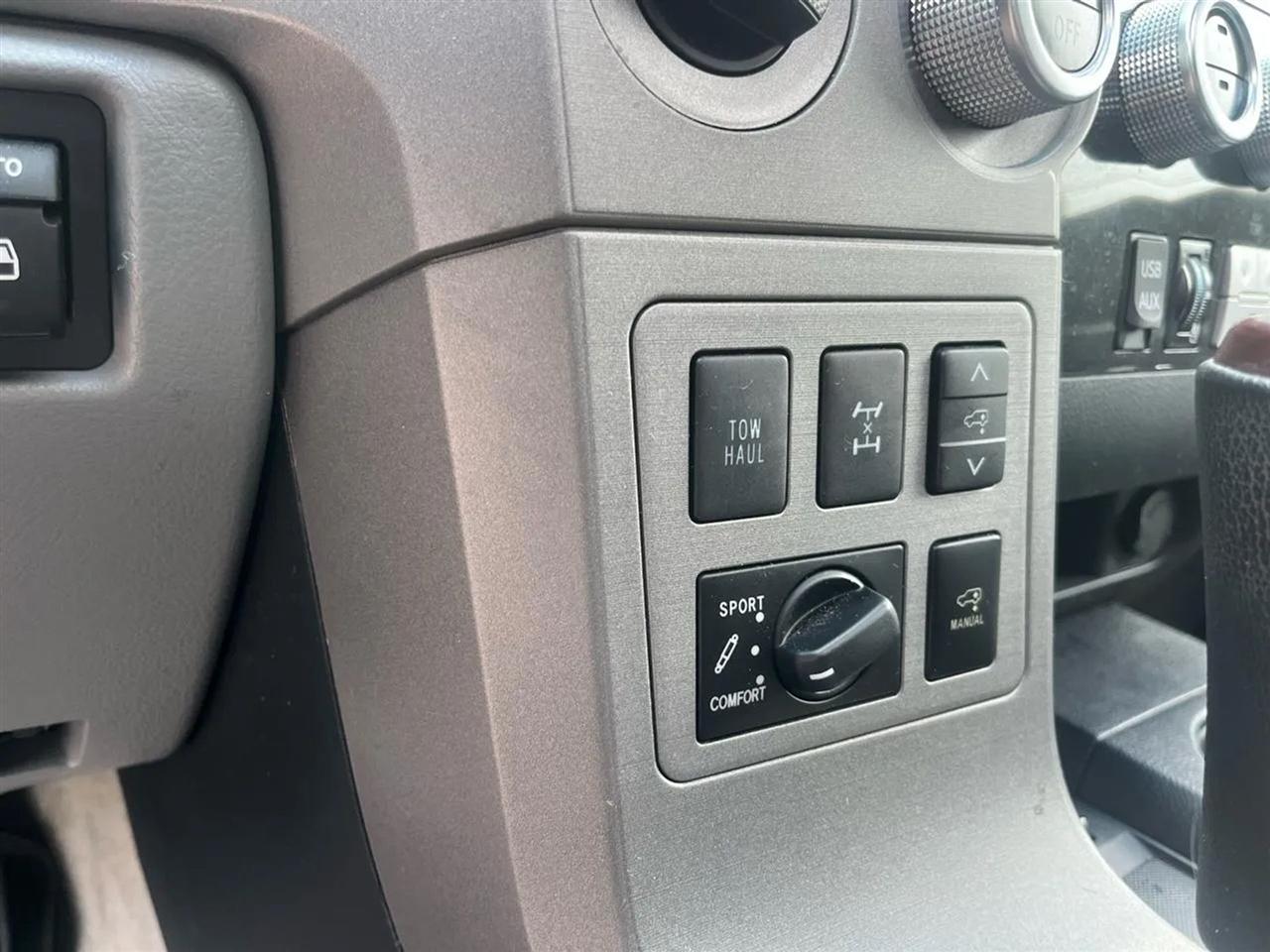 Toyota Sequoia Plantium 4WD 2011