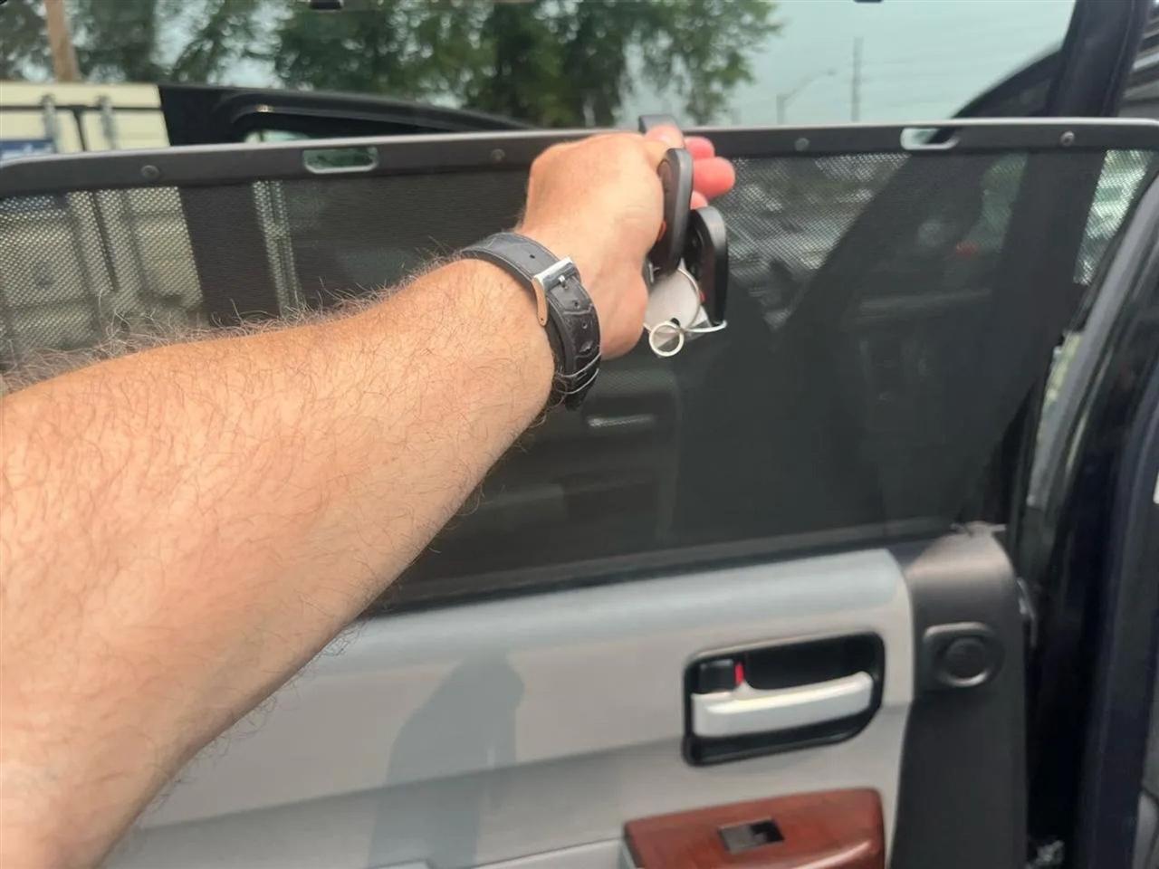 Toyota Sequoia Plantium 4WD 2011