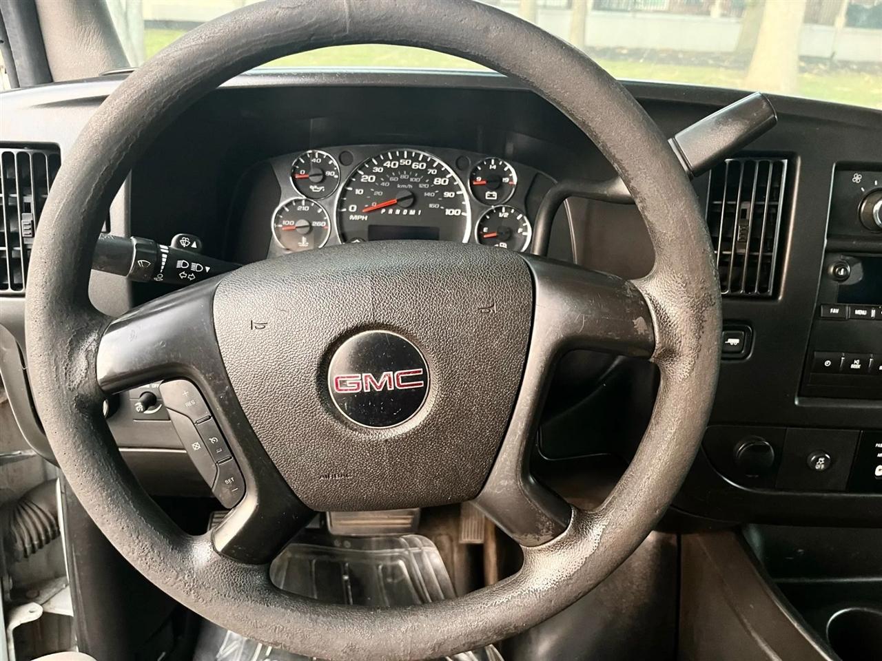 GMC Savana G3500 139 in. 2015