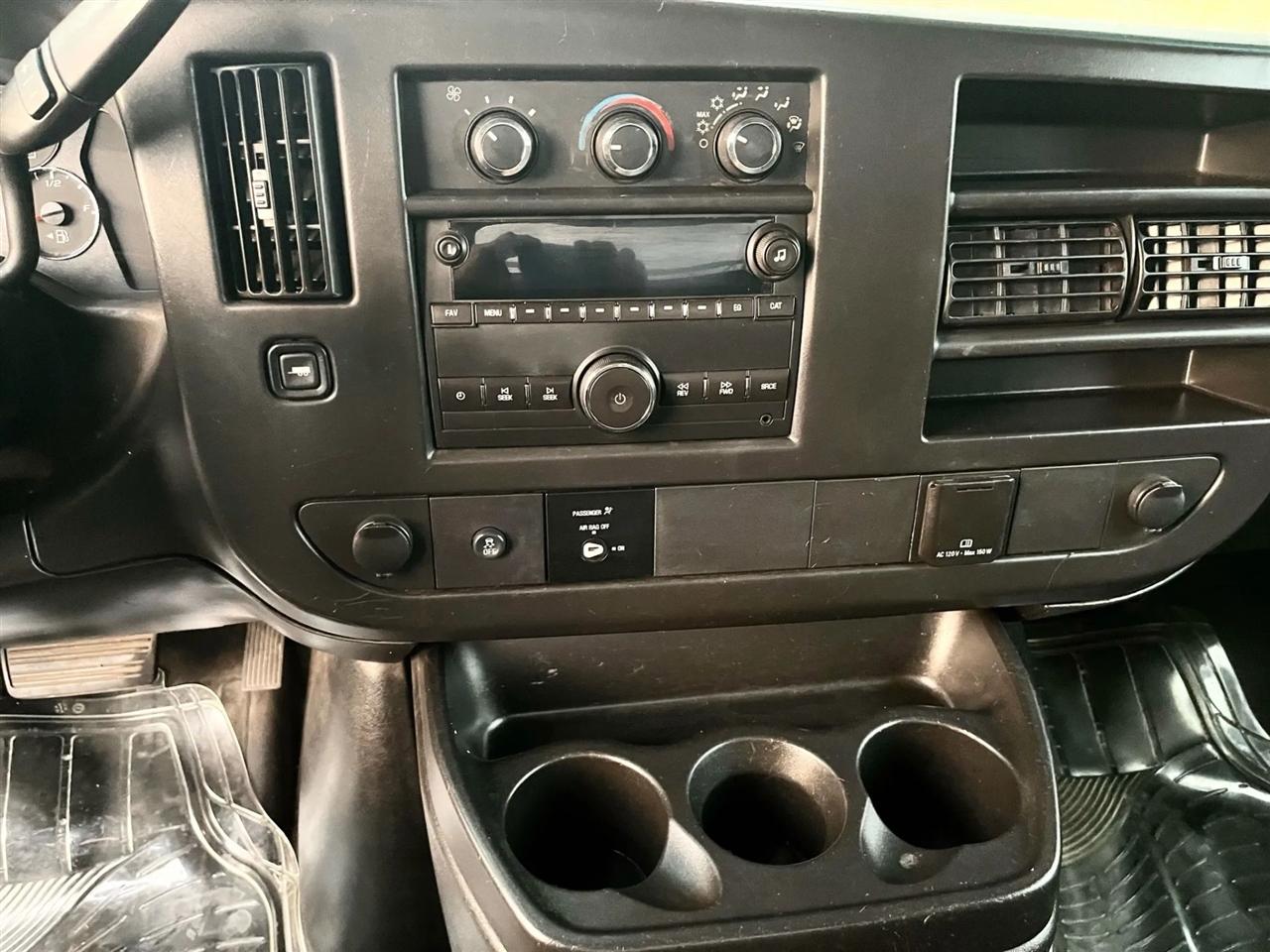 GMC Savana G3500 139 in. 2015