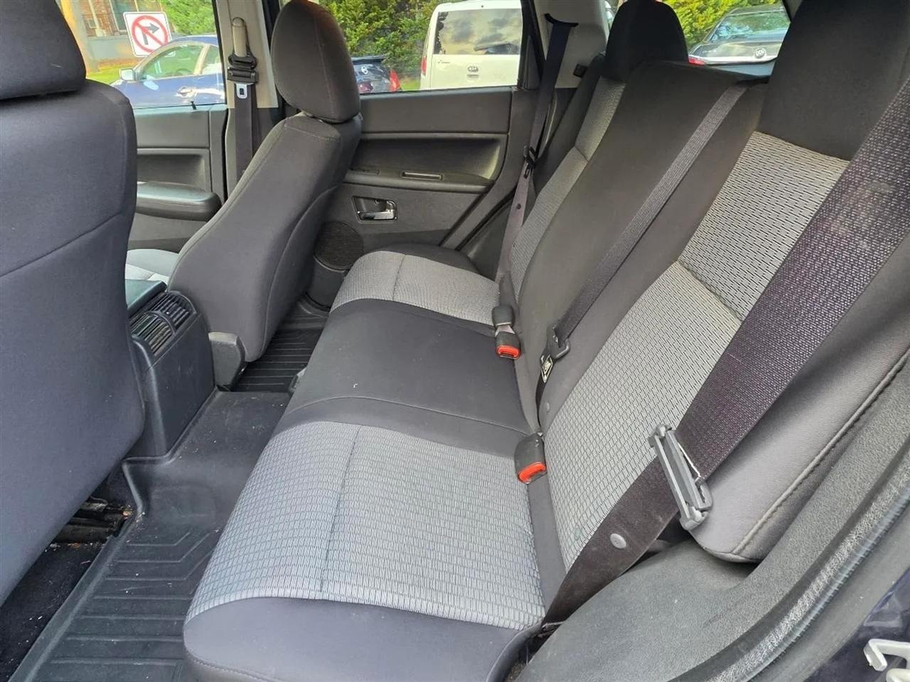 Jeep Grand Cherokee Laredo 4WD 2010