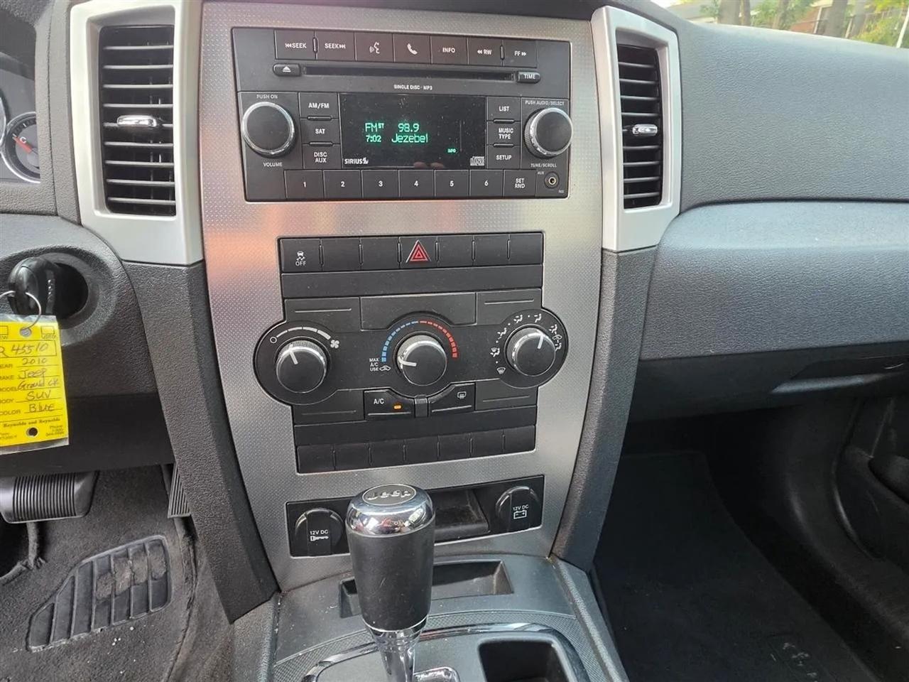 Jeep Grand Cherokee Laredo 4WD 2010