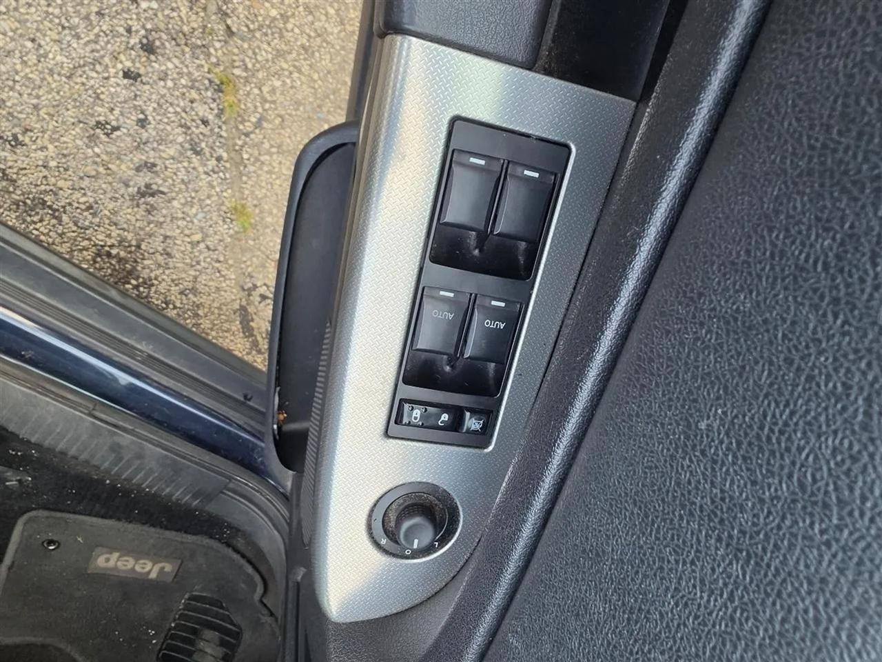 Jeep Grand Cherokee Laredo 4WD 2010