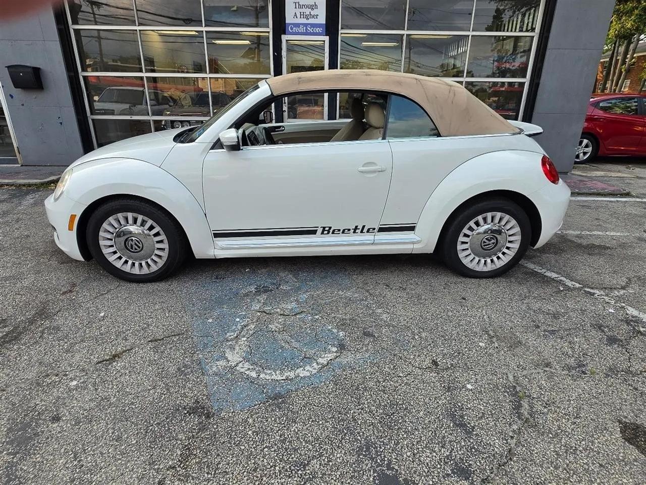 Volkswagen Beetle 2.5L Convertible 2014