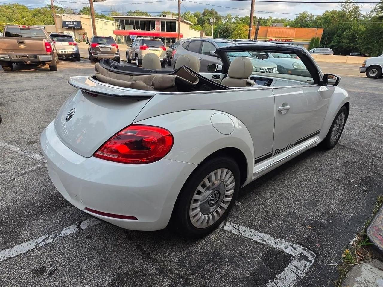 Volkswagen Beetle 2.5L Convertible 2014