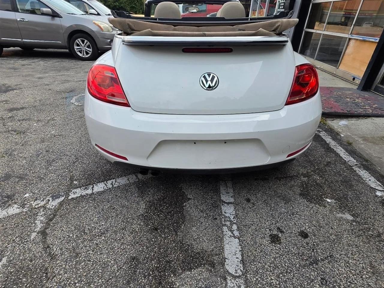 Volkswagen Beetle 2.5L Convertible 2014
