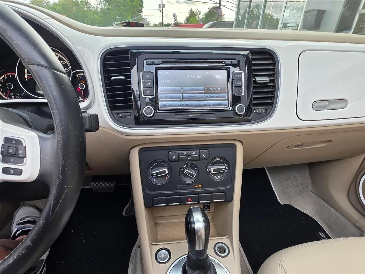 Volkswagen Beetle 2.5L Convertible 2014