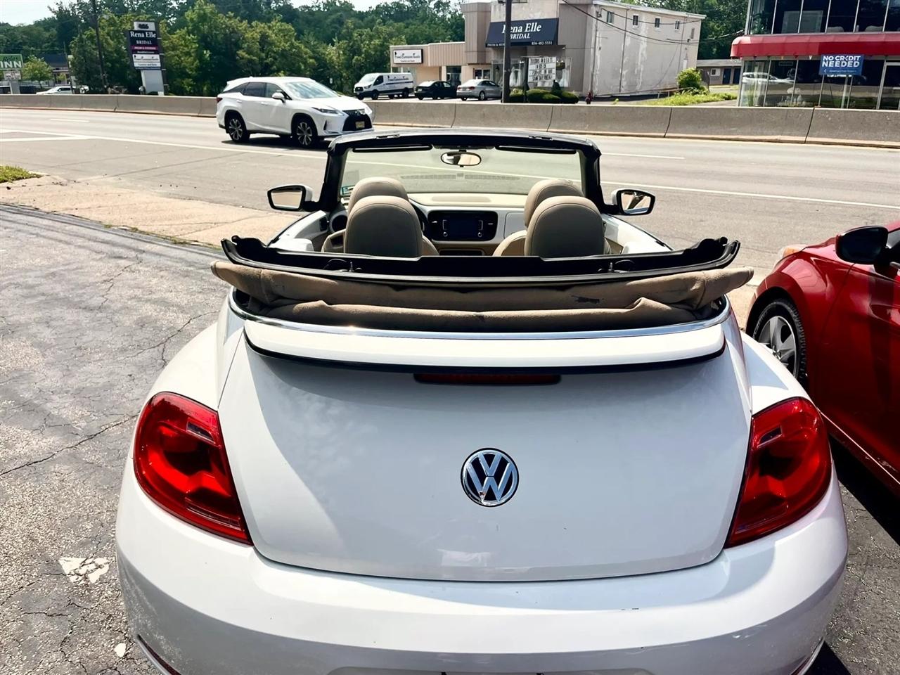 Volkswagen Beetle 2.5L Convertible 2014