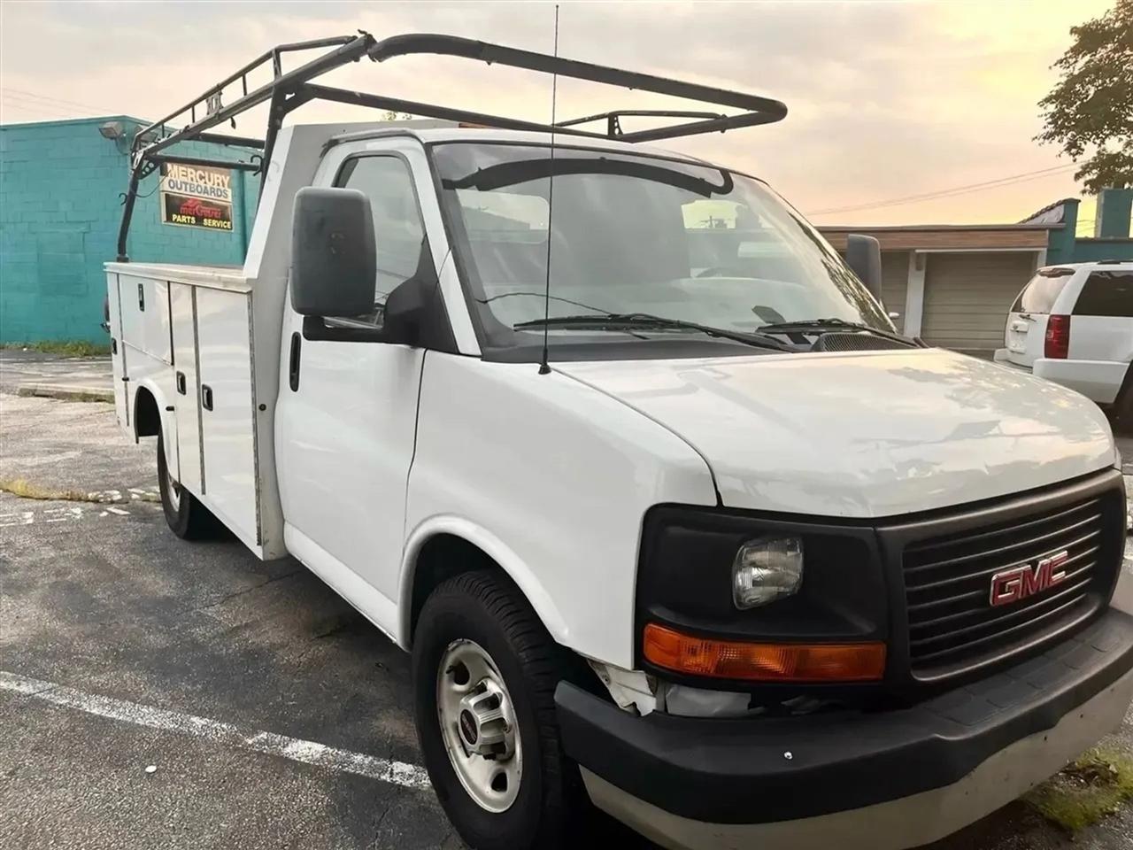GMC Savana G3500 139 in. 2015