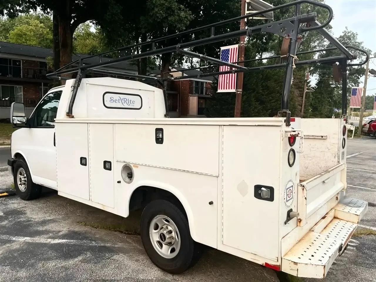 GMC Savana G3500 139 in. 2015
