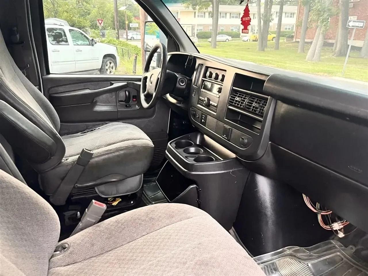 GMC Savana G3500 139 in. 2015