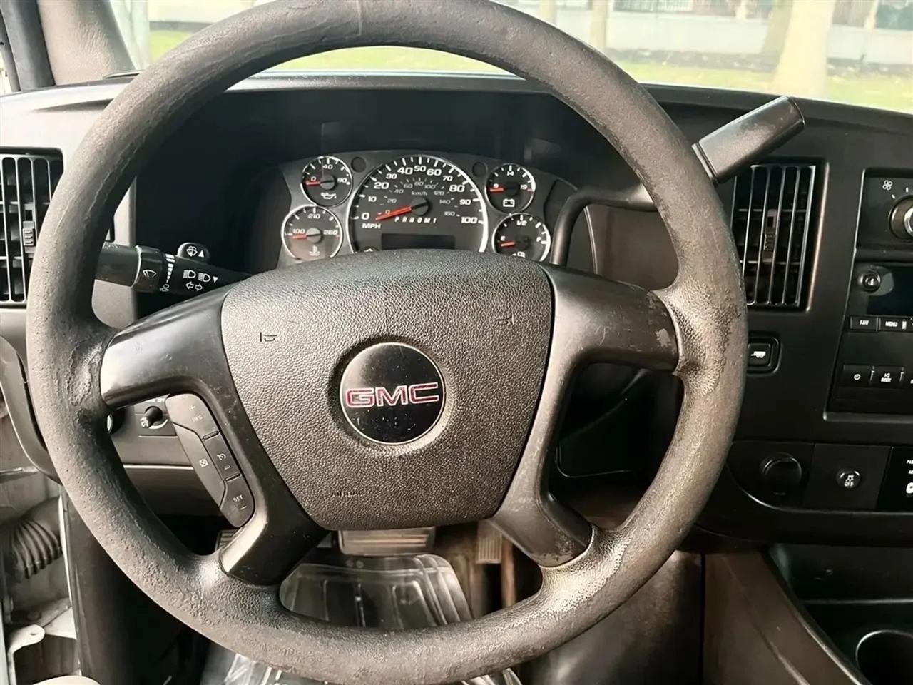 GMC Savana G3500 139 in. 2015