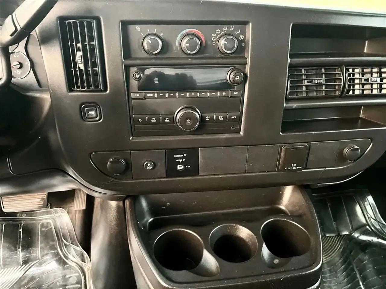 GMC Savana G3500 139 in. 2015