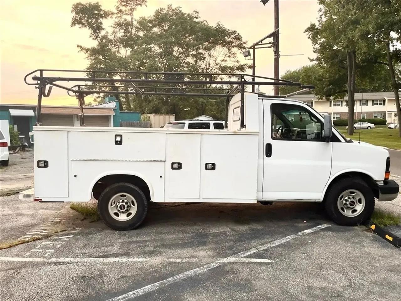 GMC Savana G3500 139 in. 2015