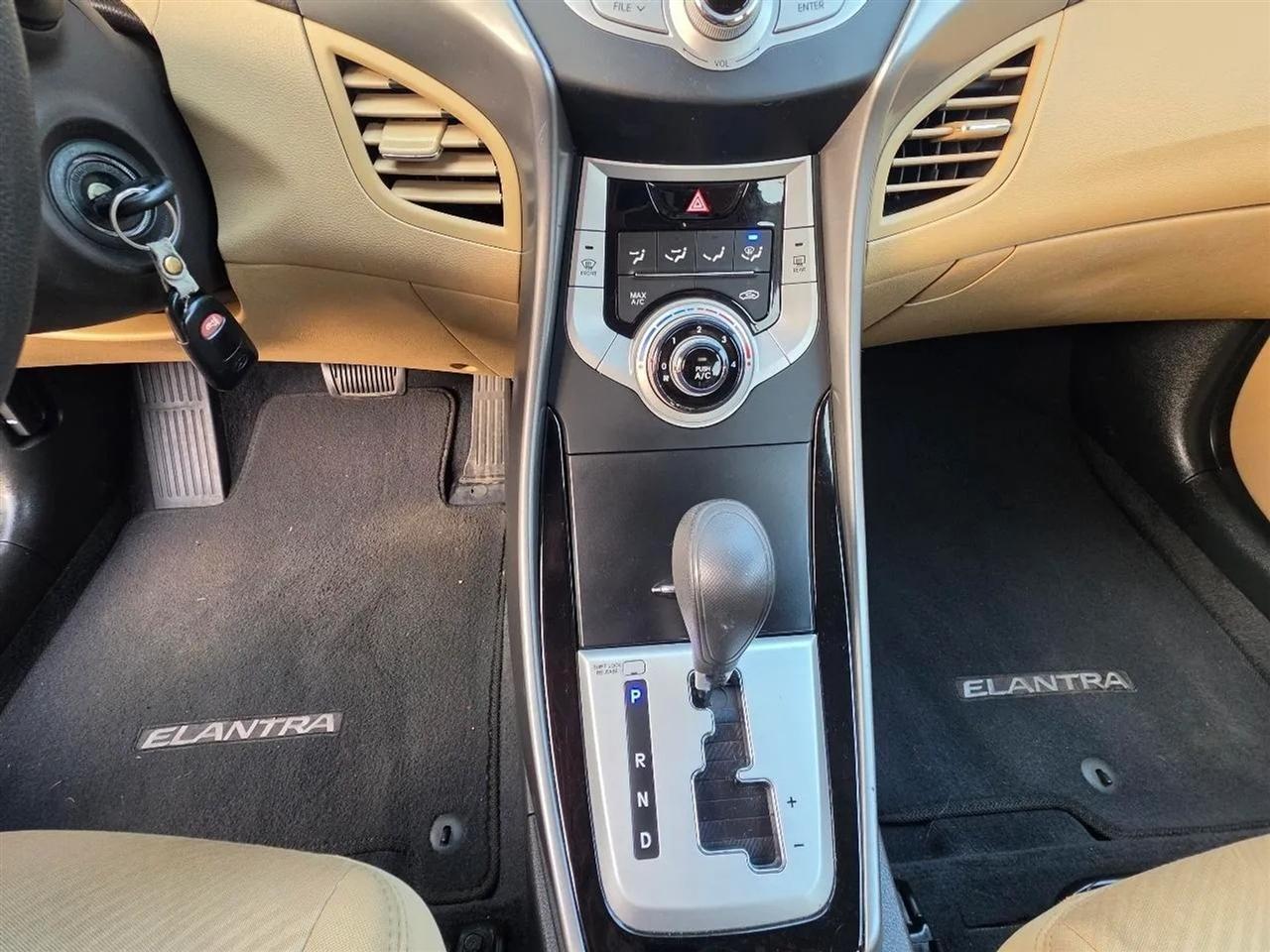 Hyundai Elantra GLS A/T 2012