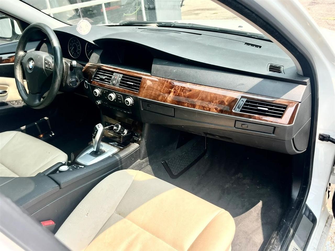 BMW 5-Series 535xi 2010