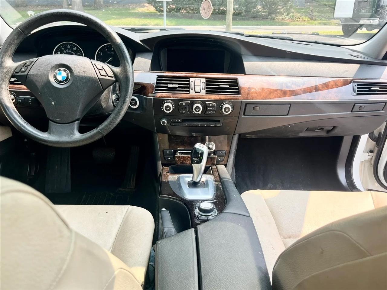 BMW 5-Series 535xi 2010