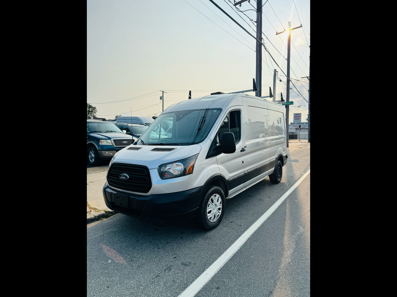 2019 Ford Transit 250 Van Med. Roof w/Sliding Pass. 148-in. WB