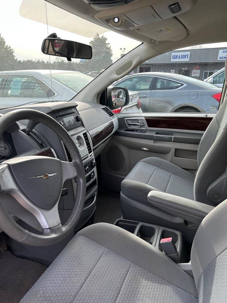 Chrysler Town & Country Touring 2010