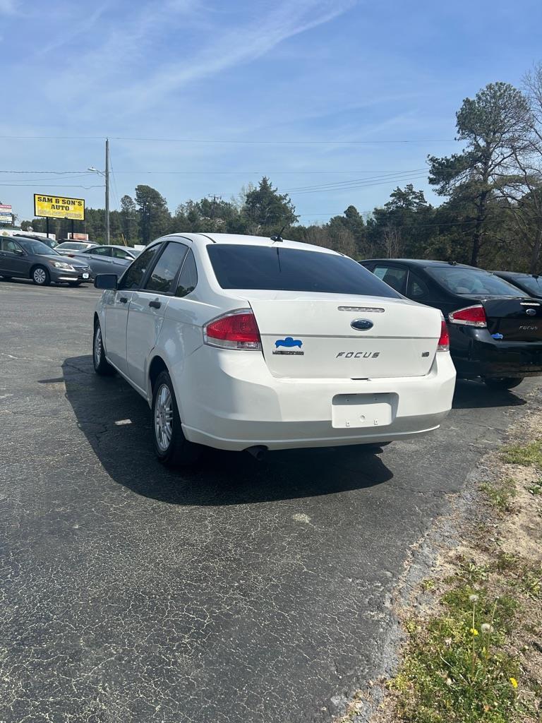 Ford Focus SE Sedan 2011