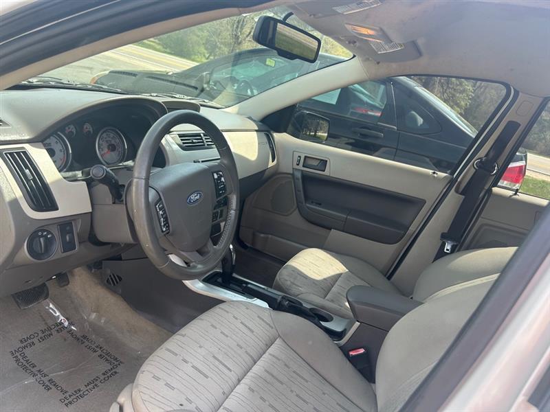 Ford Focus SE Sedan 2011
