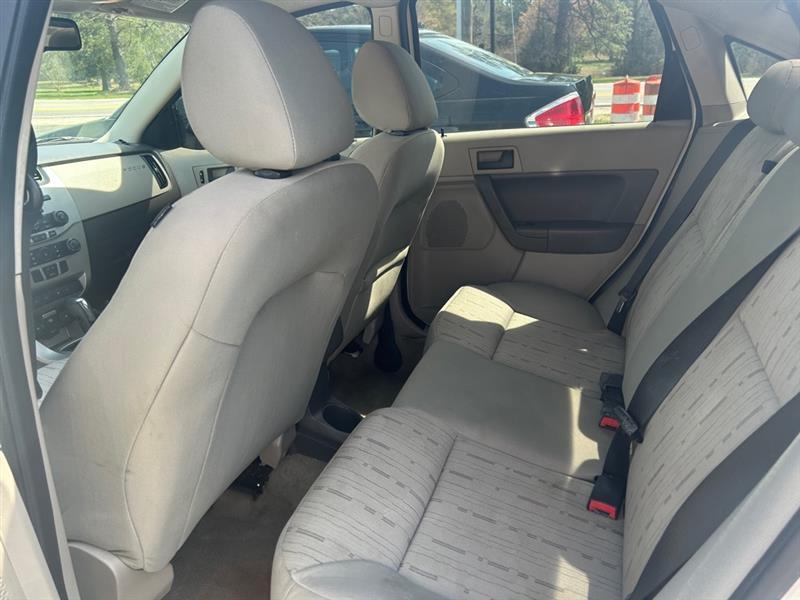 Ford Focus SE Sedan 2011