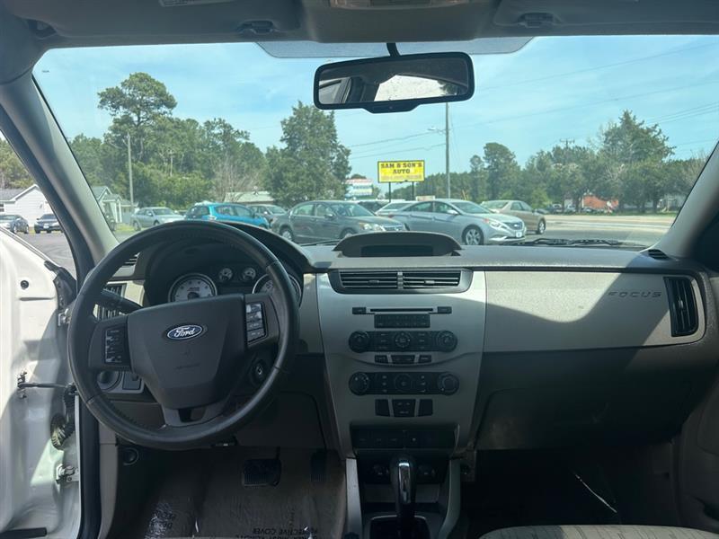 Ford Focus SE Sedan 2011