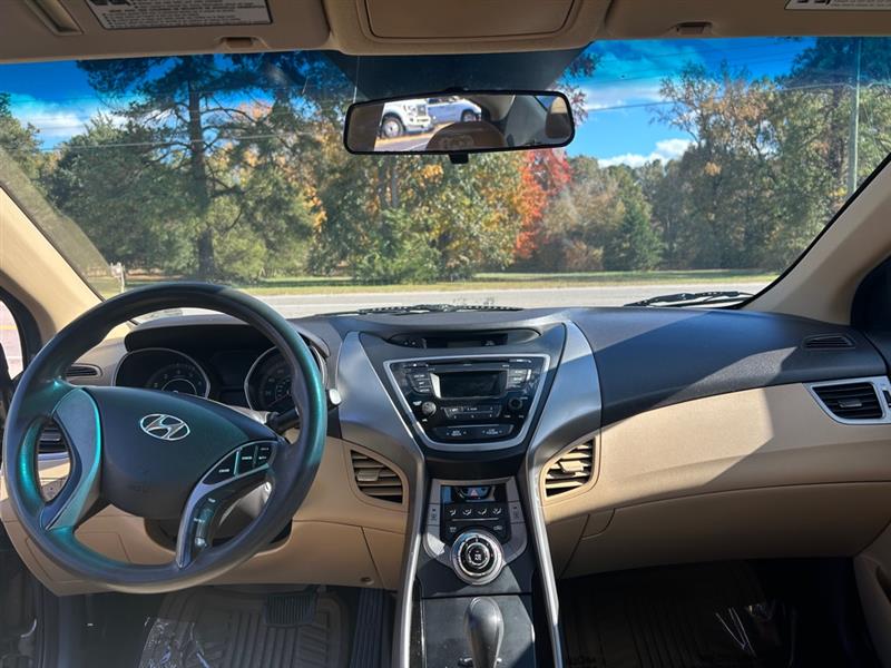 Hyundai Elantra GLS M/T 2013 Hyundai Elantra GLS M/T 2013