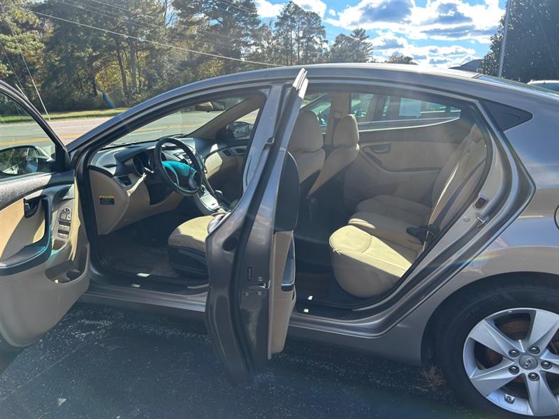 Hyundai Elantra GLS M/T 2013 Hyundai Elantra GLS M/T 2013