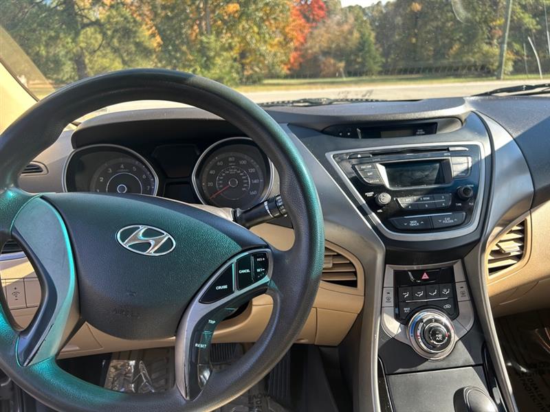 Hyundai Elantra GLS M/T 2013 Hyundai Elantra GLS M/T 2013