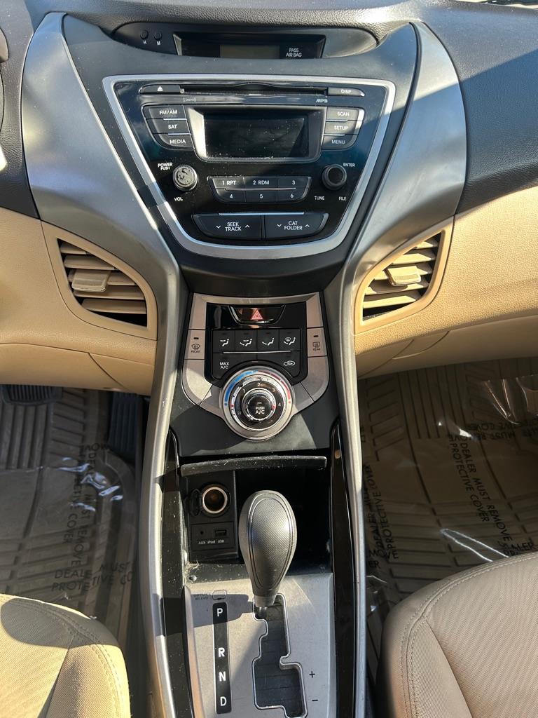 Hyundai Elantra GLS M/T 2013 Hyundai Elantra GLS M/T 2013