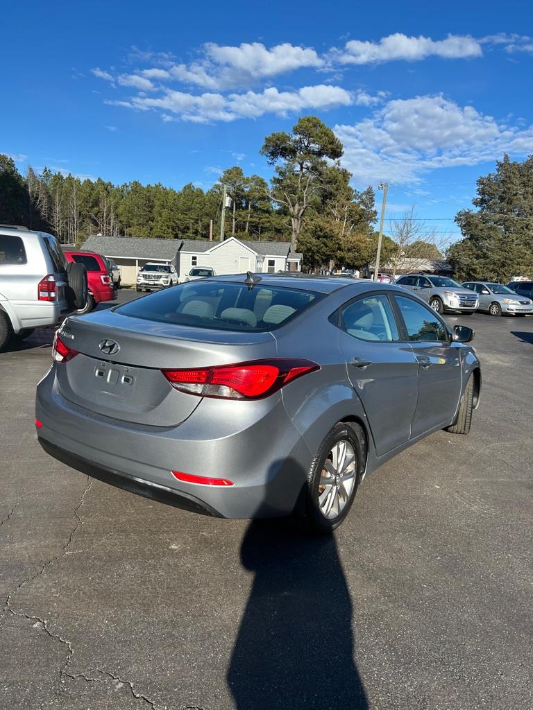 Hyundai Elantra SE 6AT 2015