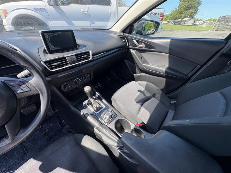 Mazda MAZDA3 i Sport MT 5-Door 2015