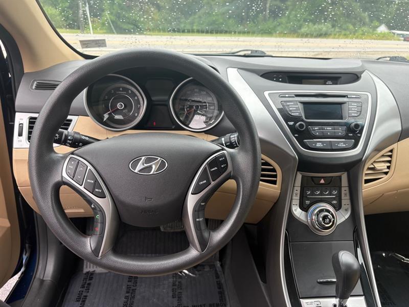 Hyundai Elantra GLS M/T 2013