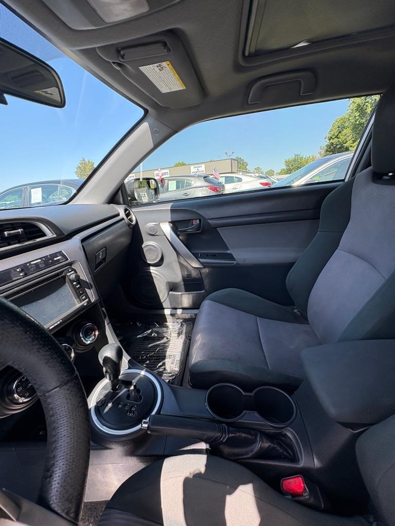 Scion tC Sports Coupe 6-Spd AT 2015