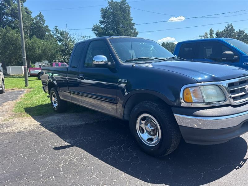 Ford F-150 XL SuperCab Short Bed 2WD 2002