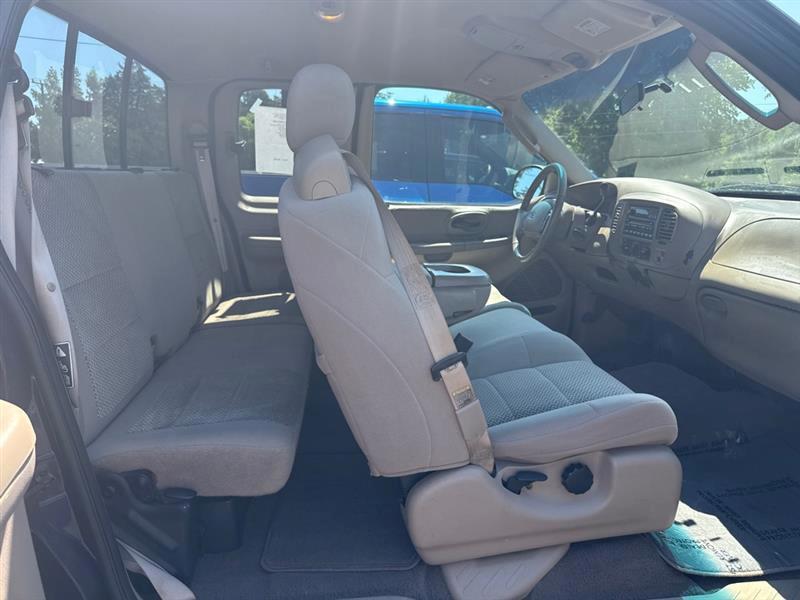 Ford F-150 XL SuperCab Short Bed 2WD 2002