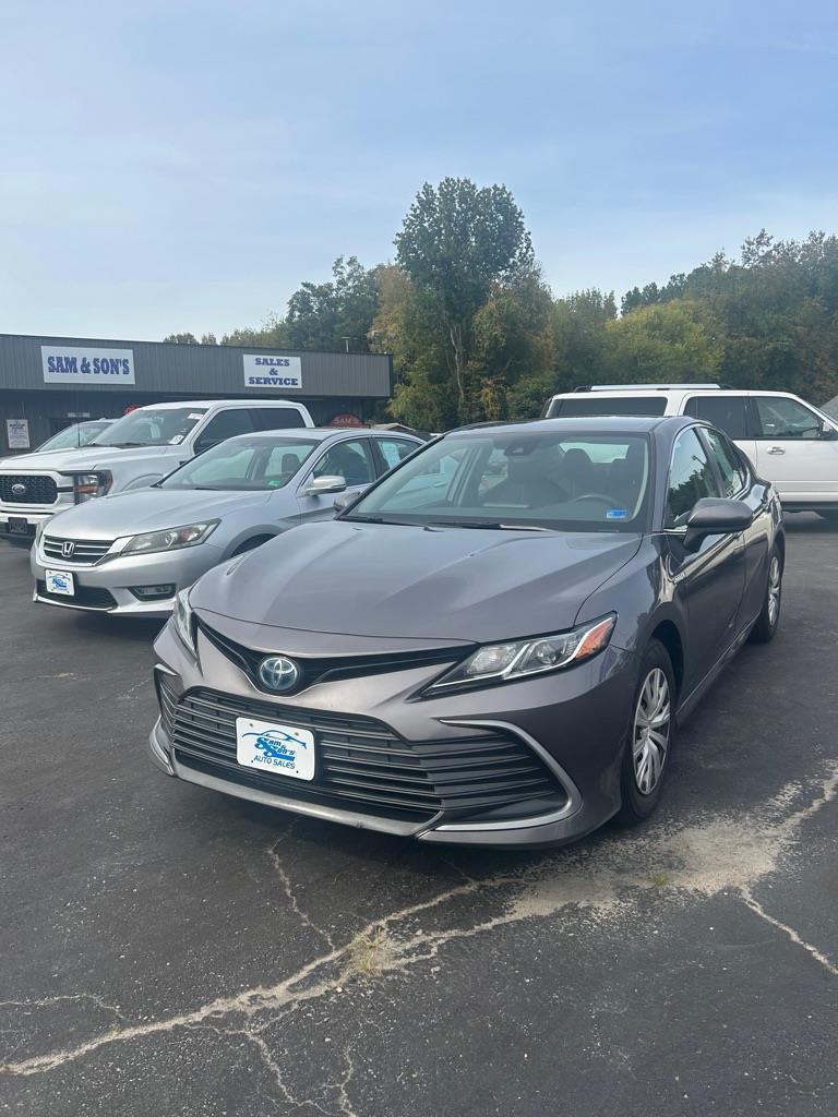 Toyota Camry Hybrid LE 2021