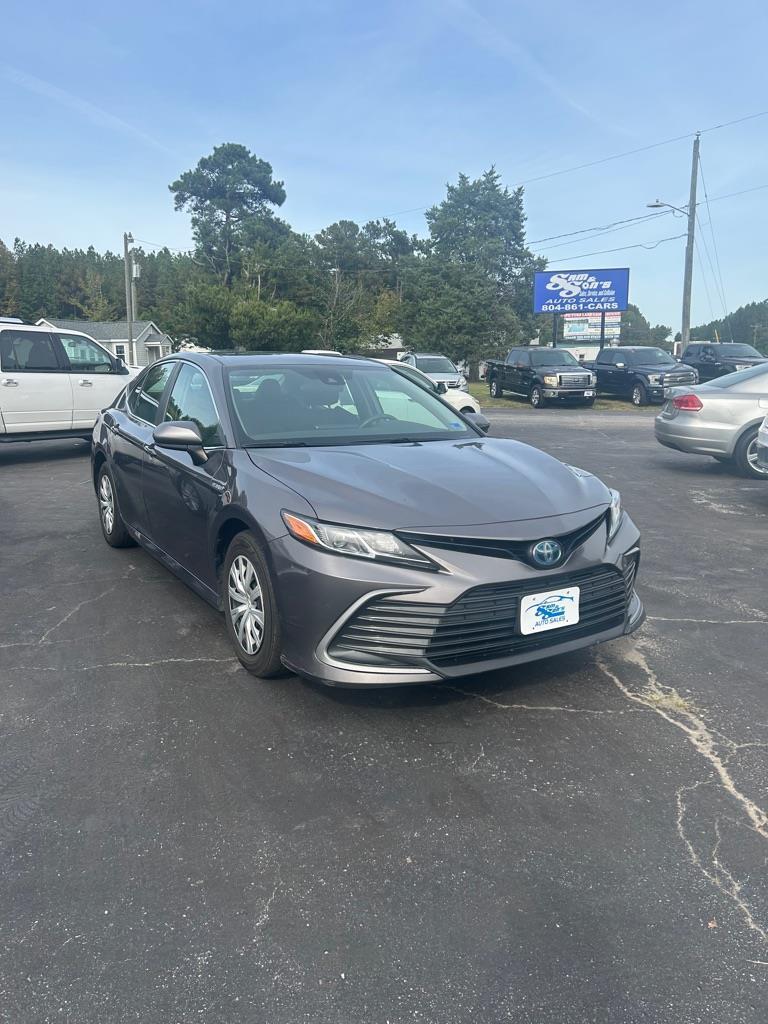 Toyota Camry Hybrid LE 2021