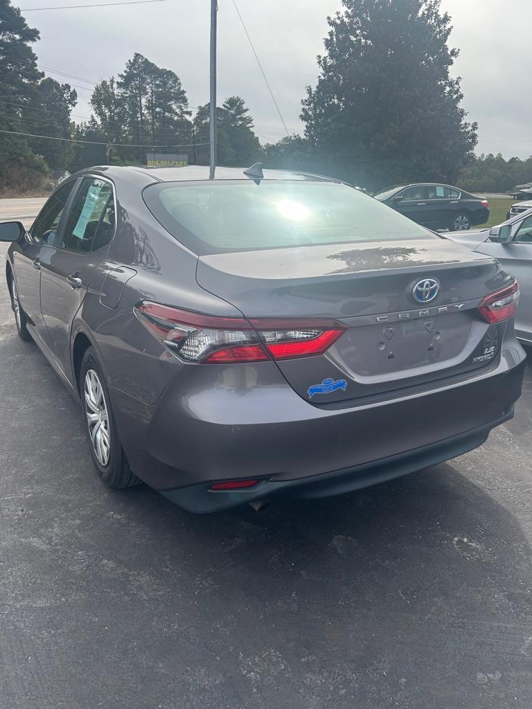 Toyota Camry Hybrid LE 2021