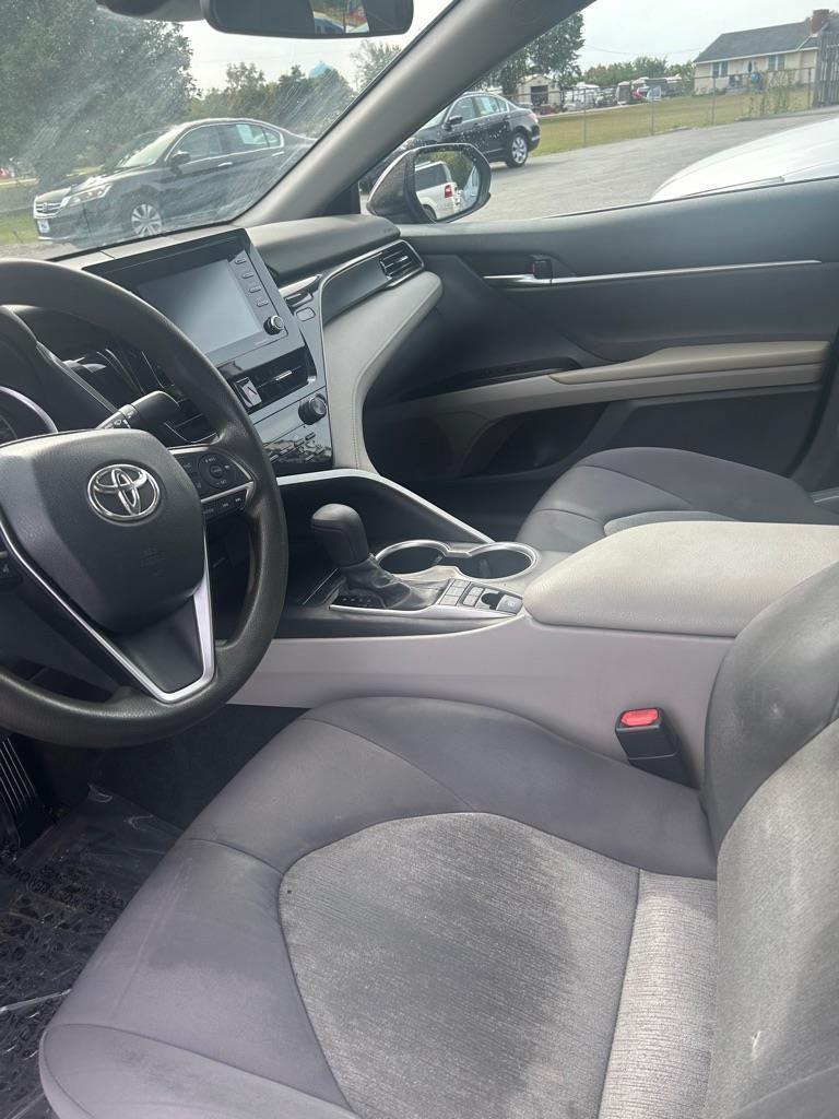 Toyota Camry Hybrid LE 2021