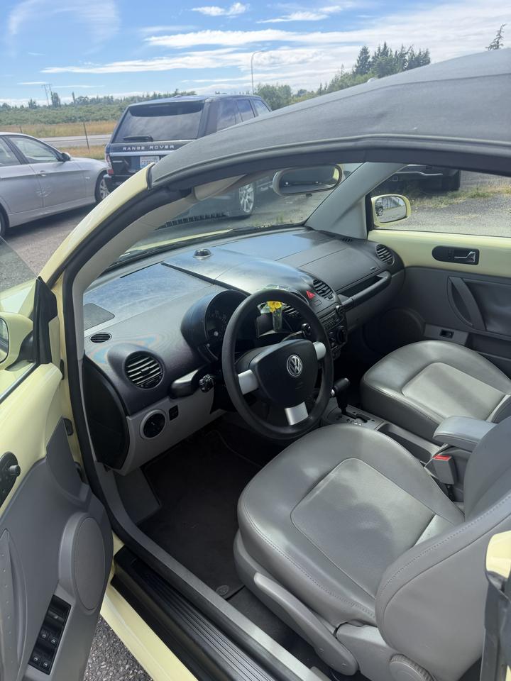 Volkswagen New Beetle GLS 2.0L Convertible 2005